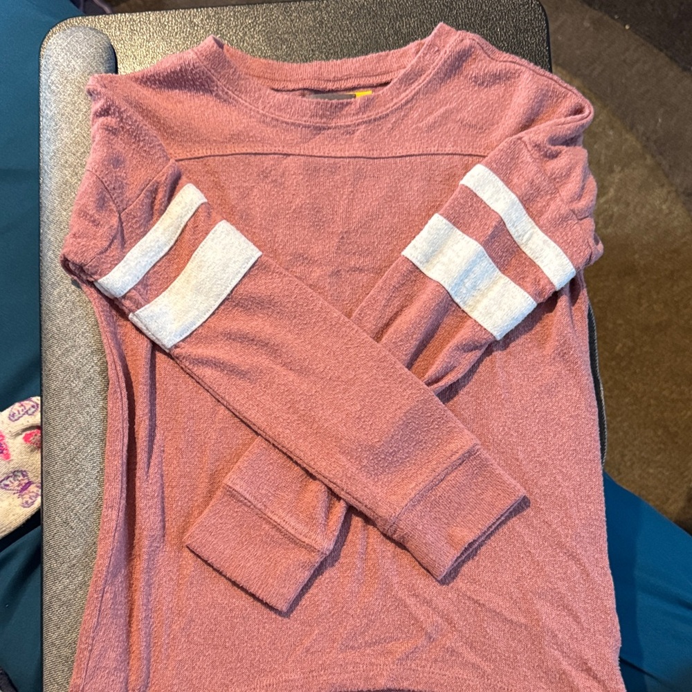Stylish Mauve Long Sleeve Tee with White Stripes